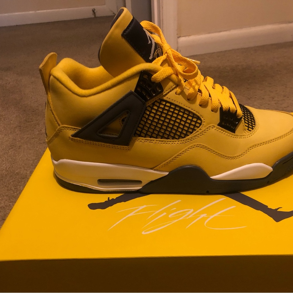Jordan 4 Lightnings